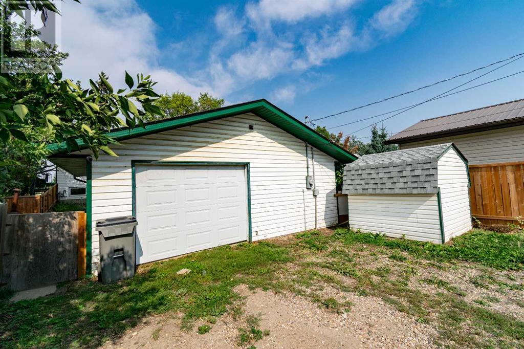 Single Family House Bi-level for Sale in   A Avenue Rosedale Stettler 