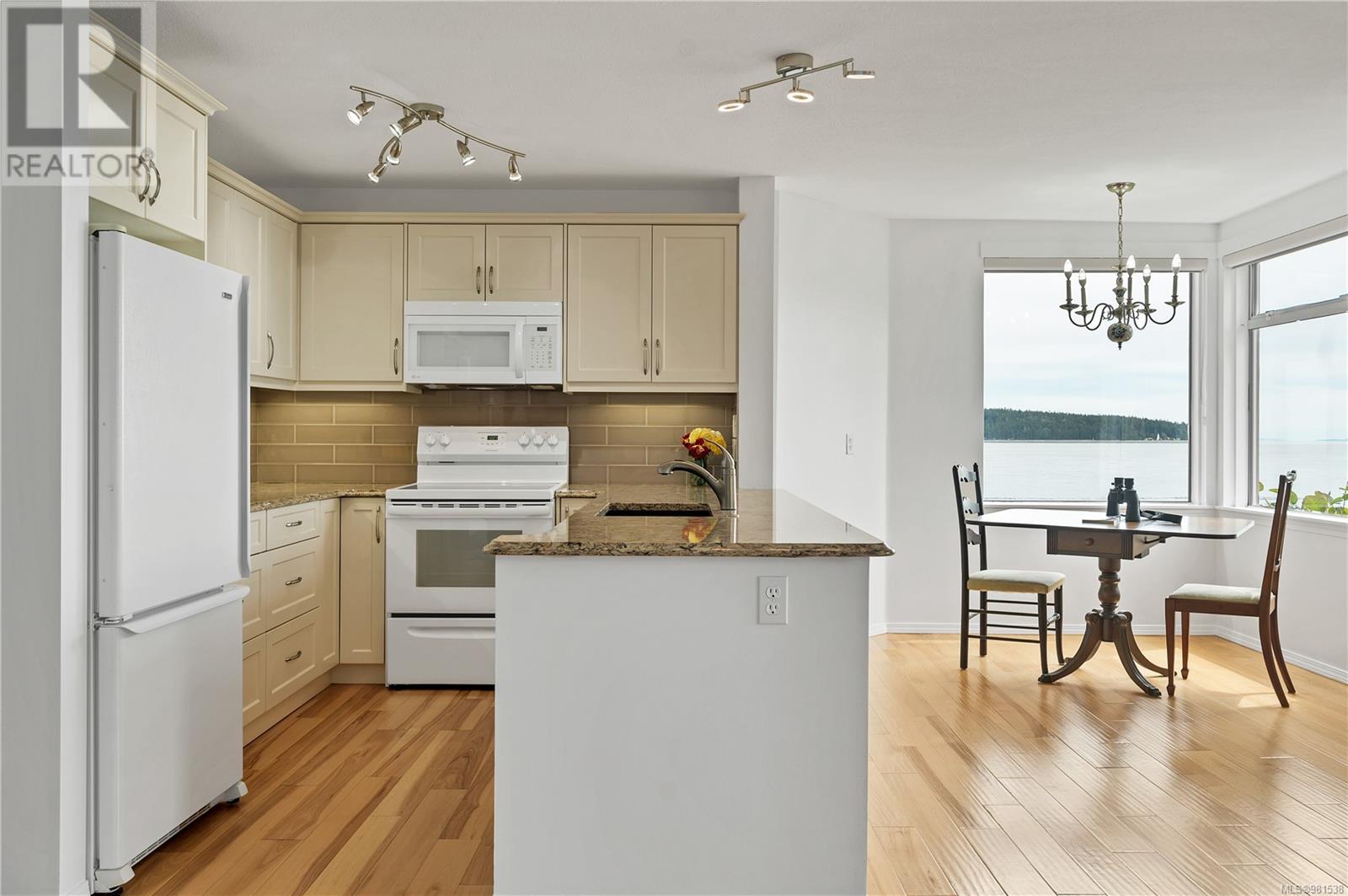 3207 27 Island Hwy S, Campbell River real estate listing 981538