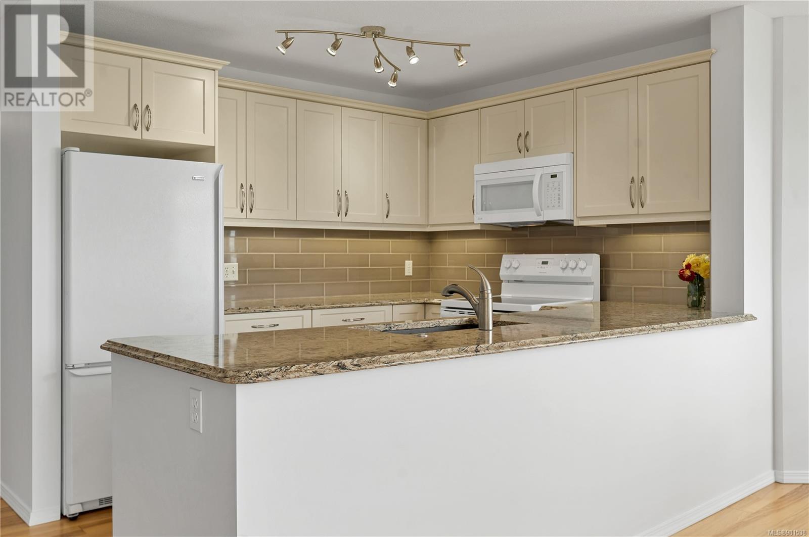 3207 27 Island Hwy S, Campbell River real estate listing 981538