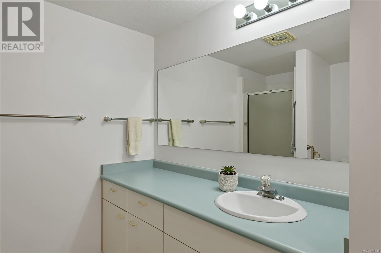 3207 27 Island Hwy S, Campbell River real estate listing 981538