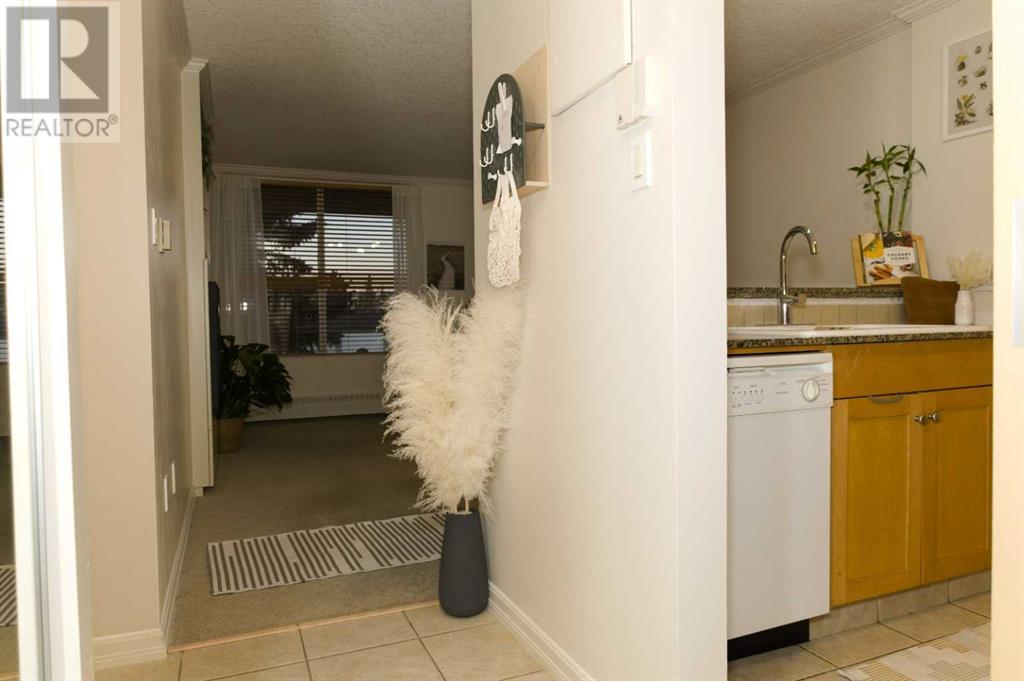 Single Family House High rise for Sale in   Varsity Drive NW Varsity Calgary 