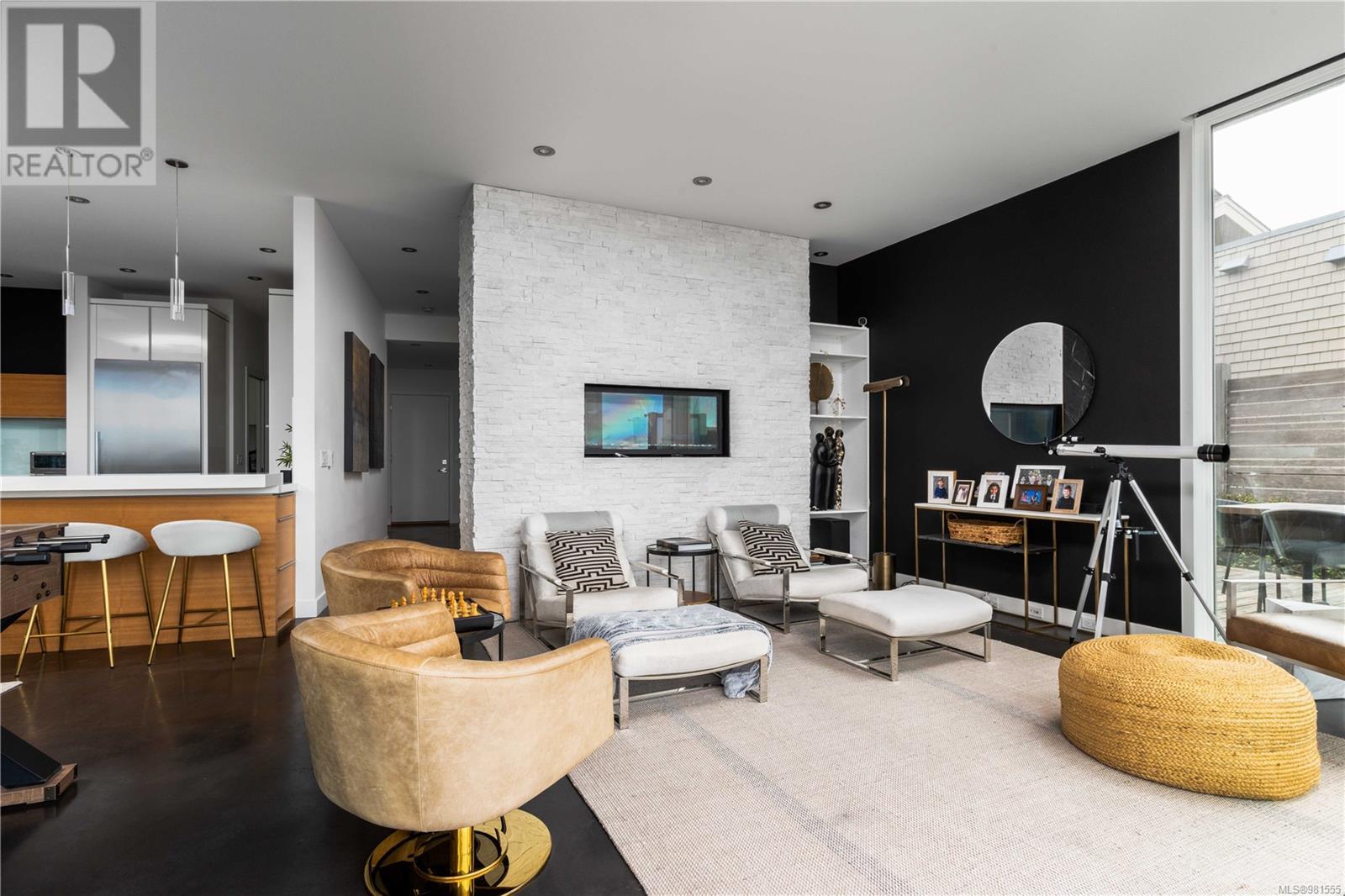 Photo 5 of 2086 Marne St, Oak Bay BC