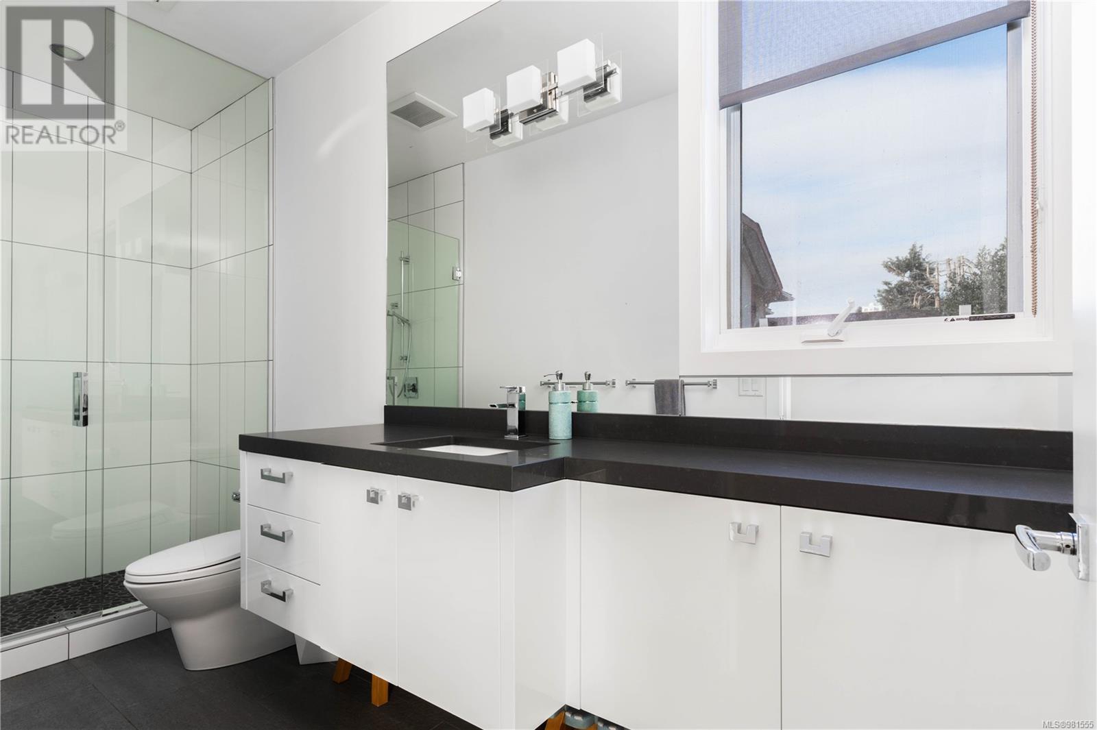 Photo 14 of 2086 Marne St, Oak Bay BC