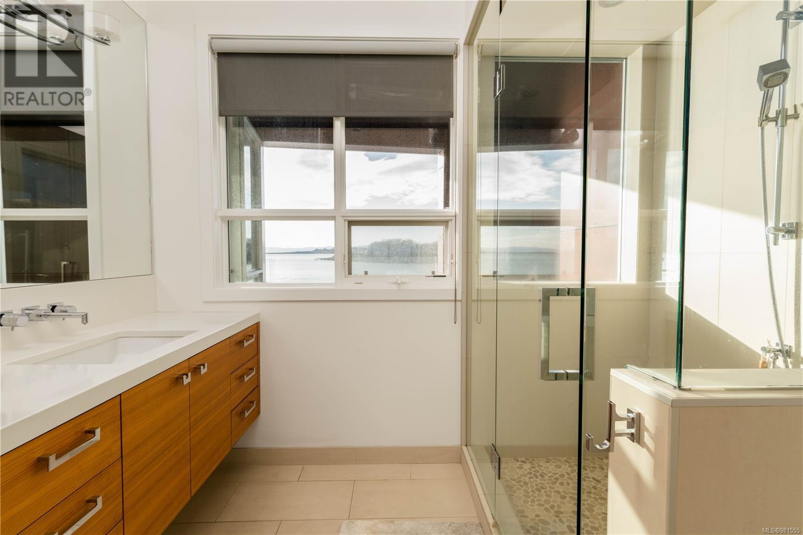 Photo 7 of 2086 Marne St, Oak Bay BC