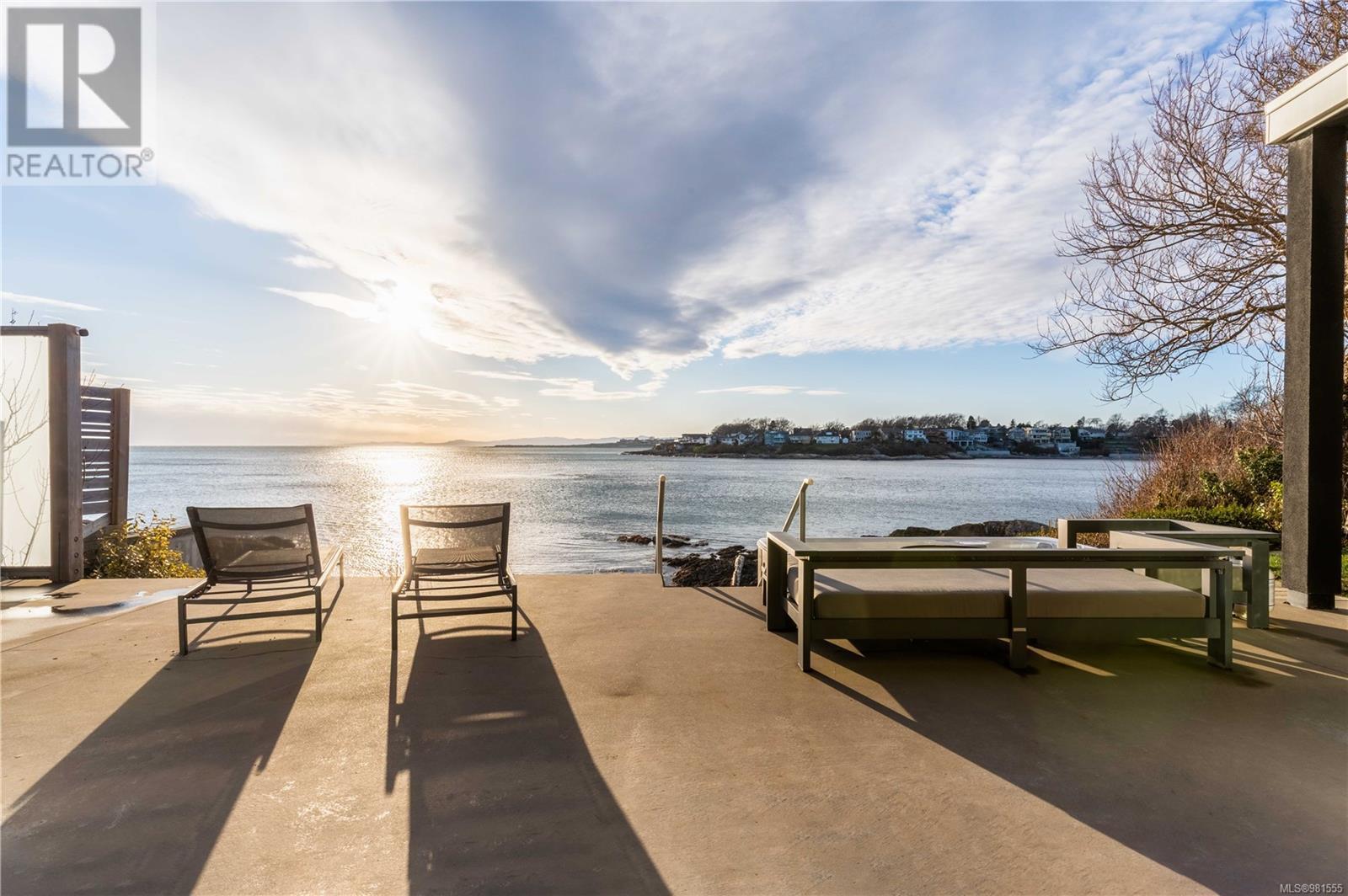 Photo 34 of 2086 Marne St, Oak Bay BC