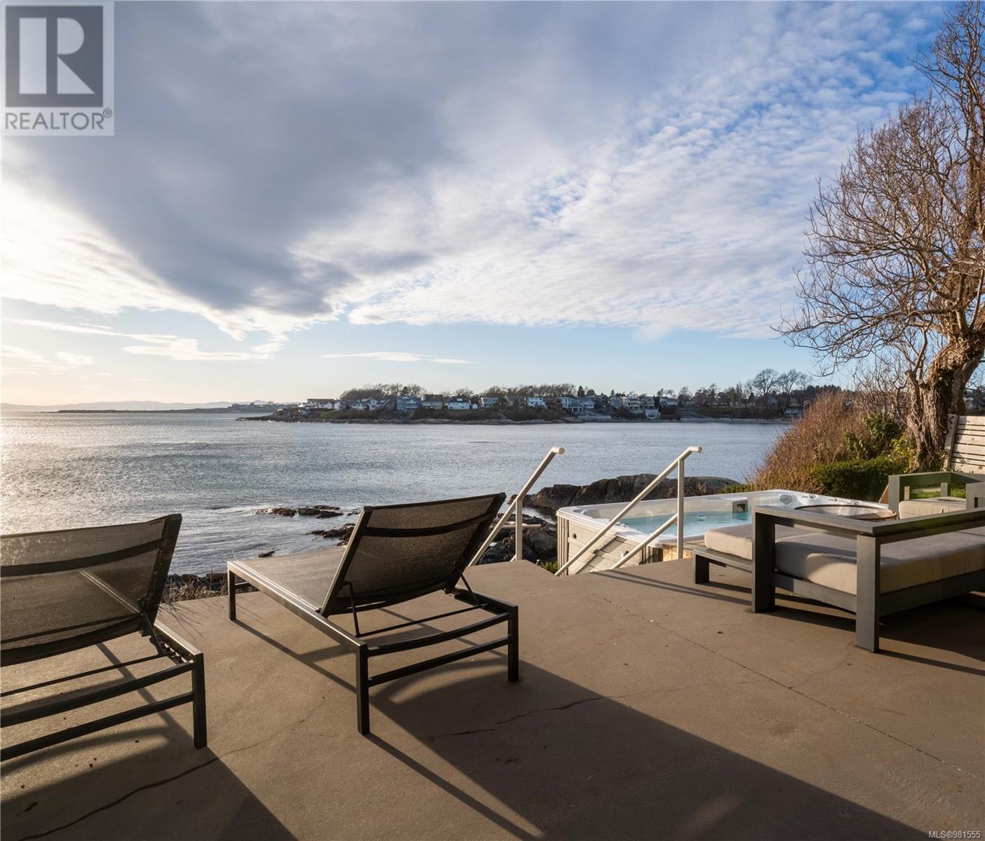 Photo 33 of 2086 Marne St, Oak Bay BC