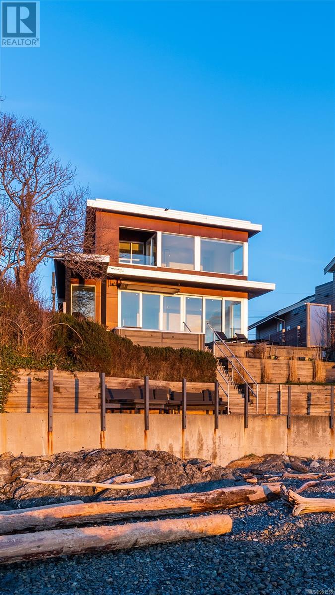 Photo 2 of 2086 Marne St, Oak Bay BC