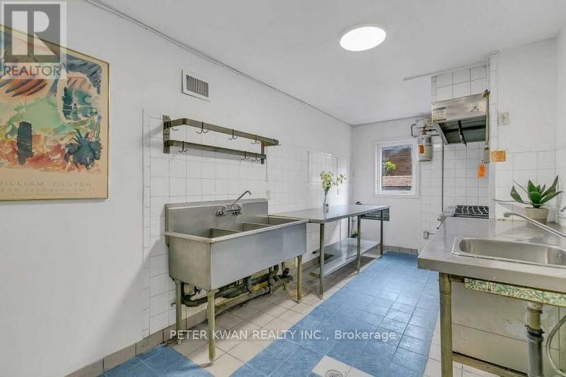 Photo 3 of 1324 Ouellette Avenue, Windsor ON