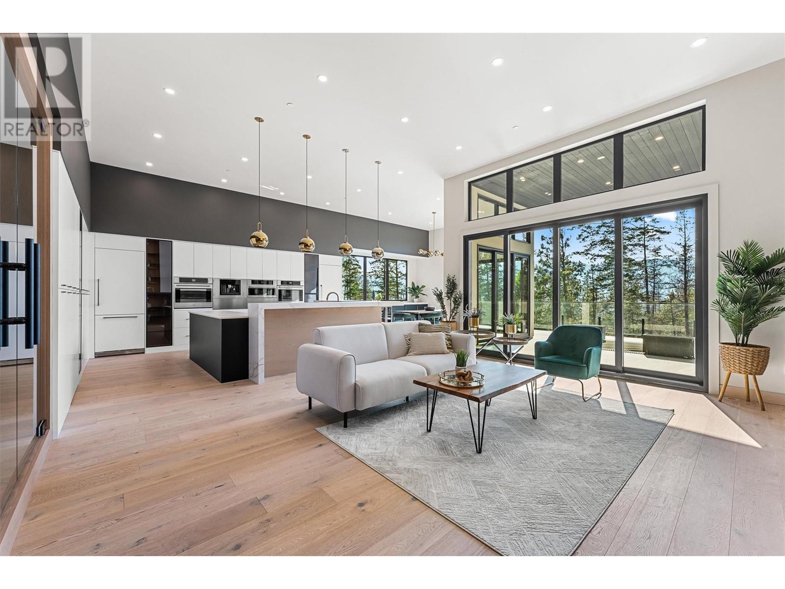  10218 Beacon Hill Drive, Lake Country