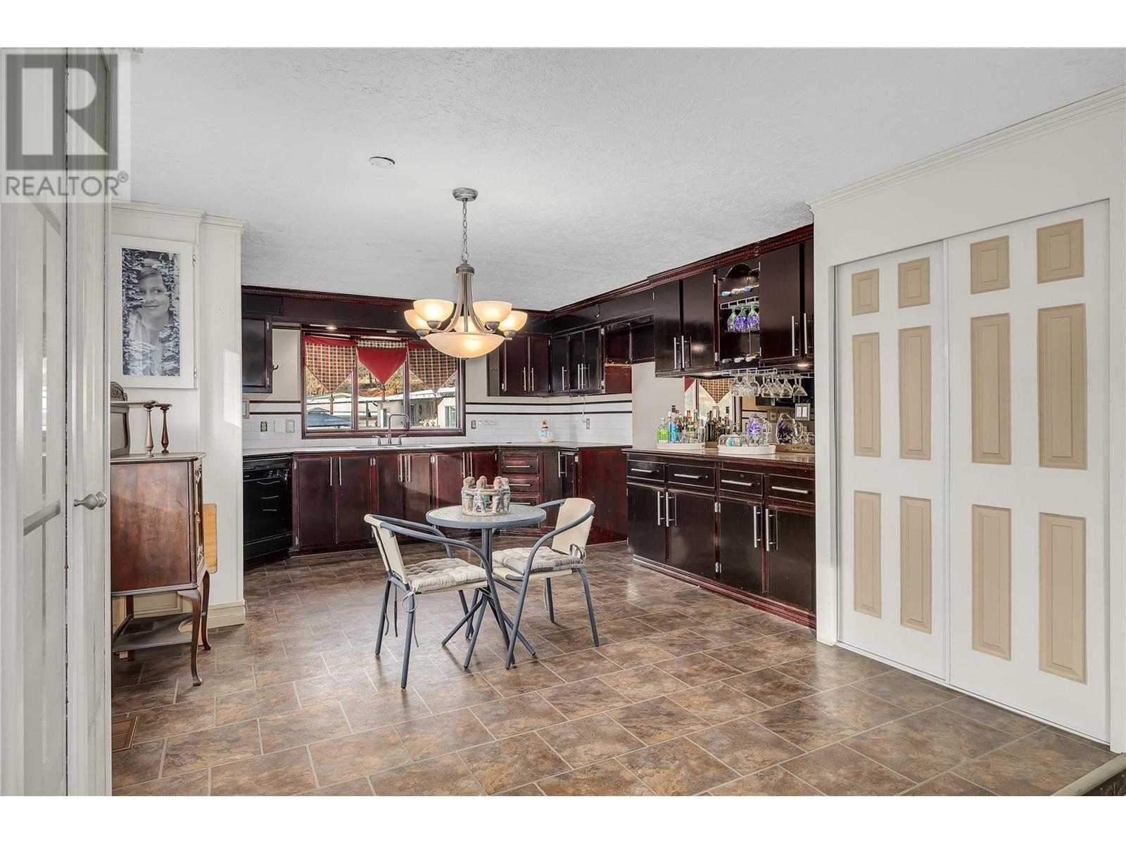221 1999 97 Highway South, Westbank