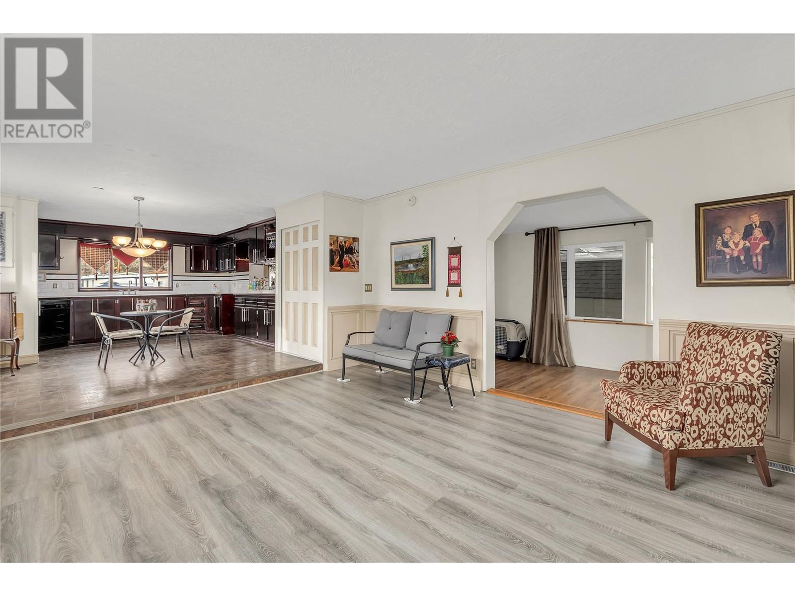 221 1999 97 Highway South, Westbank