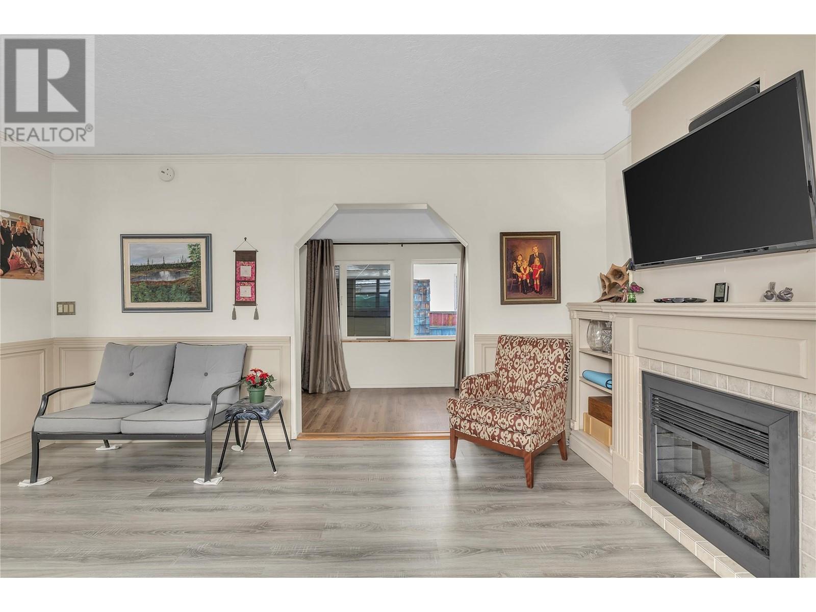 221 1999 97 Highway South, Westbank