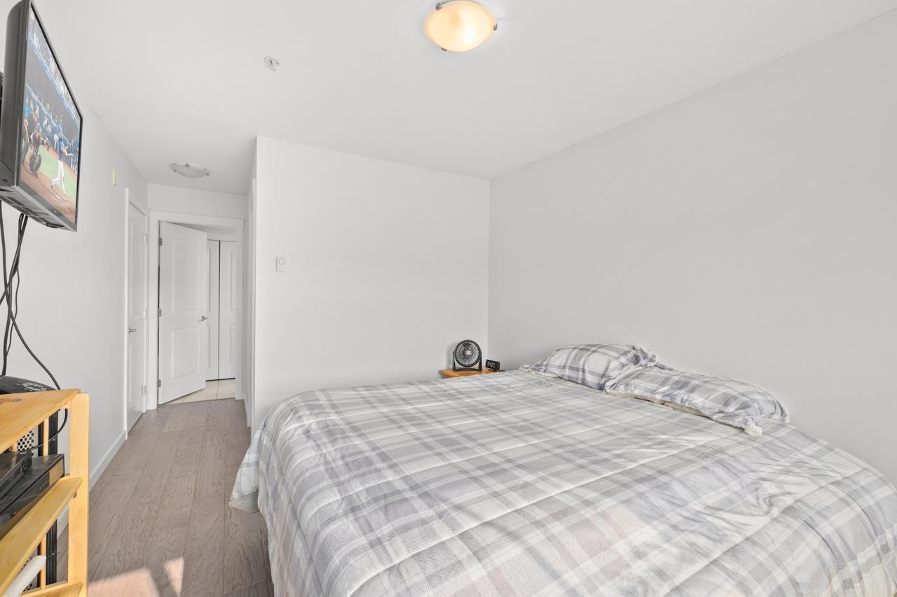 211 15621 MARINE DRIVE, White Rock