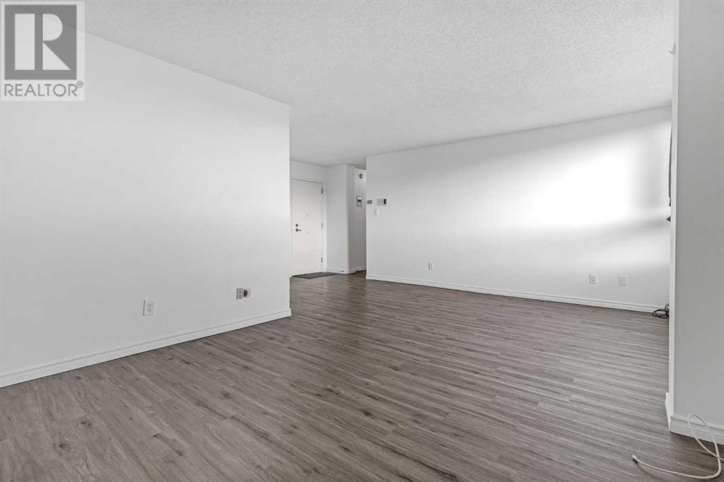 Single Family House High rise for Sale in    Street NW Hillhurst Calgary 