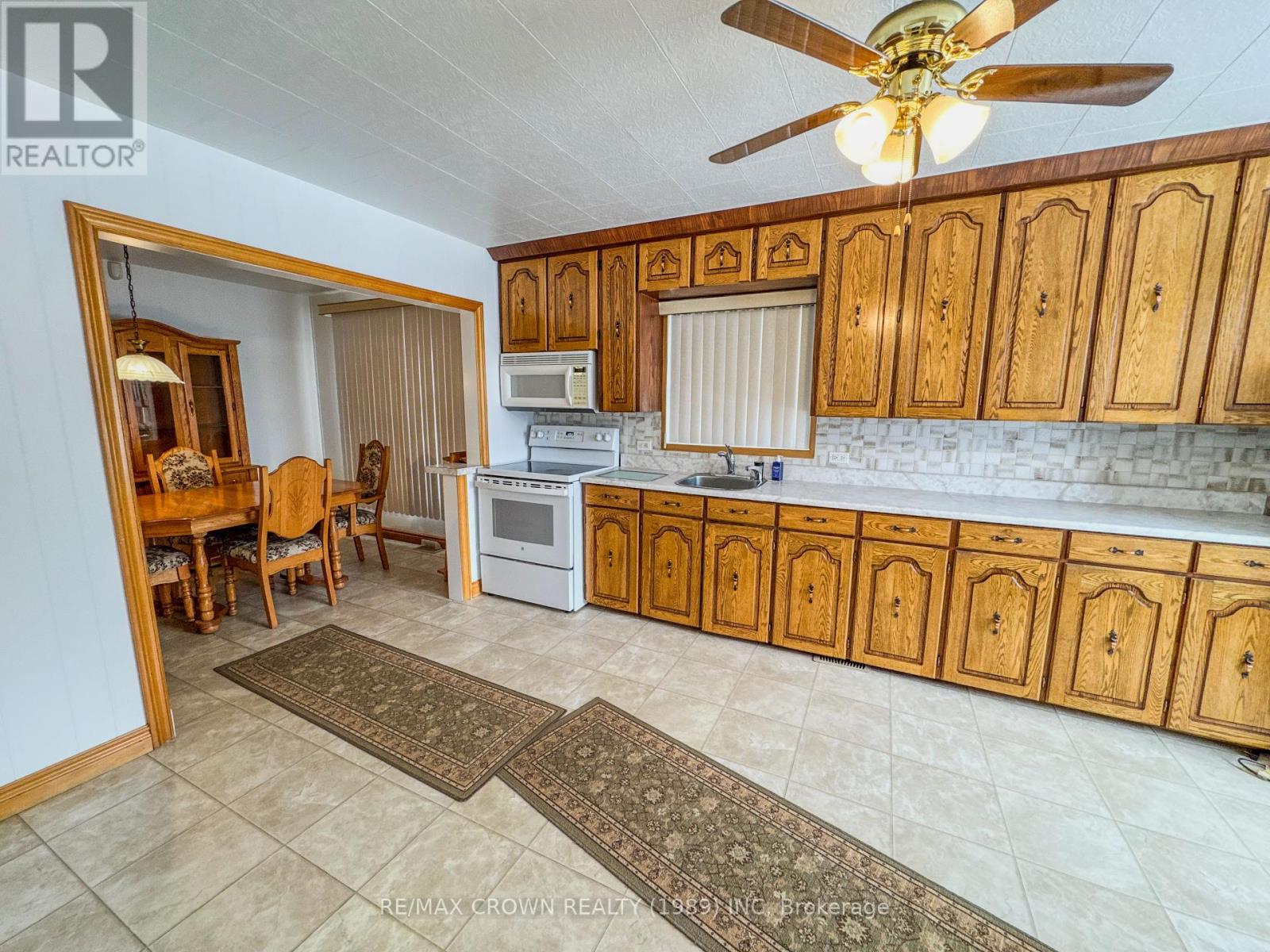 Photo 4 of 906 George Street, Hearst ON