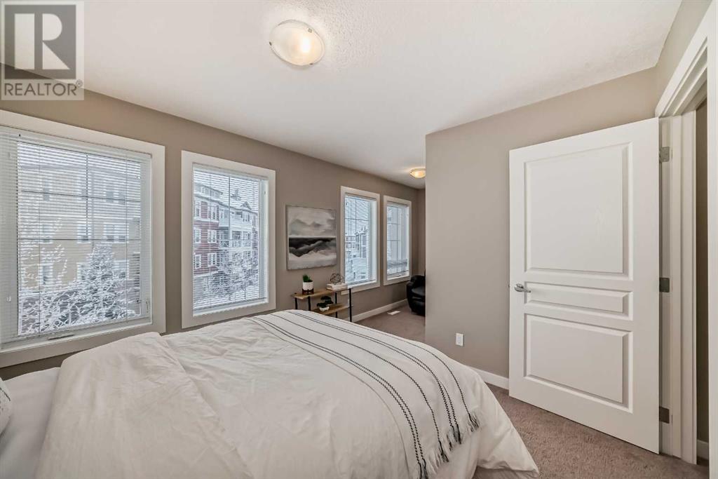 Single Family House 4 Level for Sale in  Evanston Square NW Evanston Calgary 