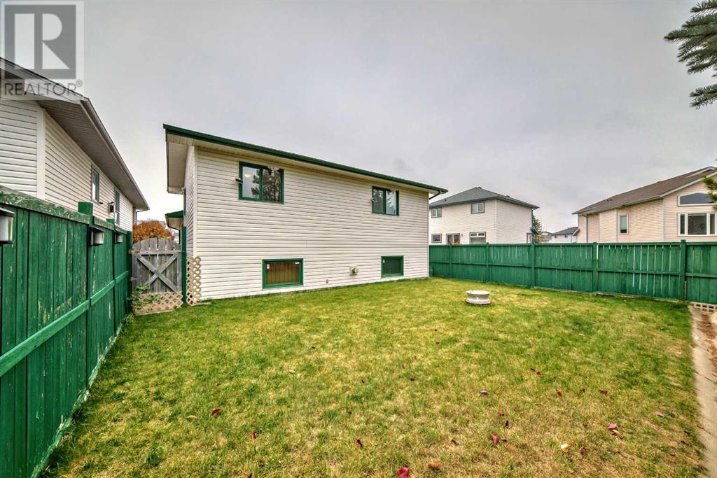 Single Family House 4 Level for Sale in  Carmel Close NE Monterey Park Calgary 