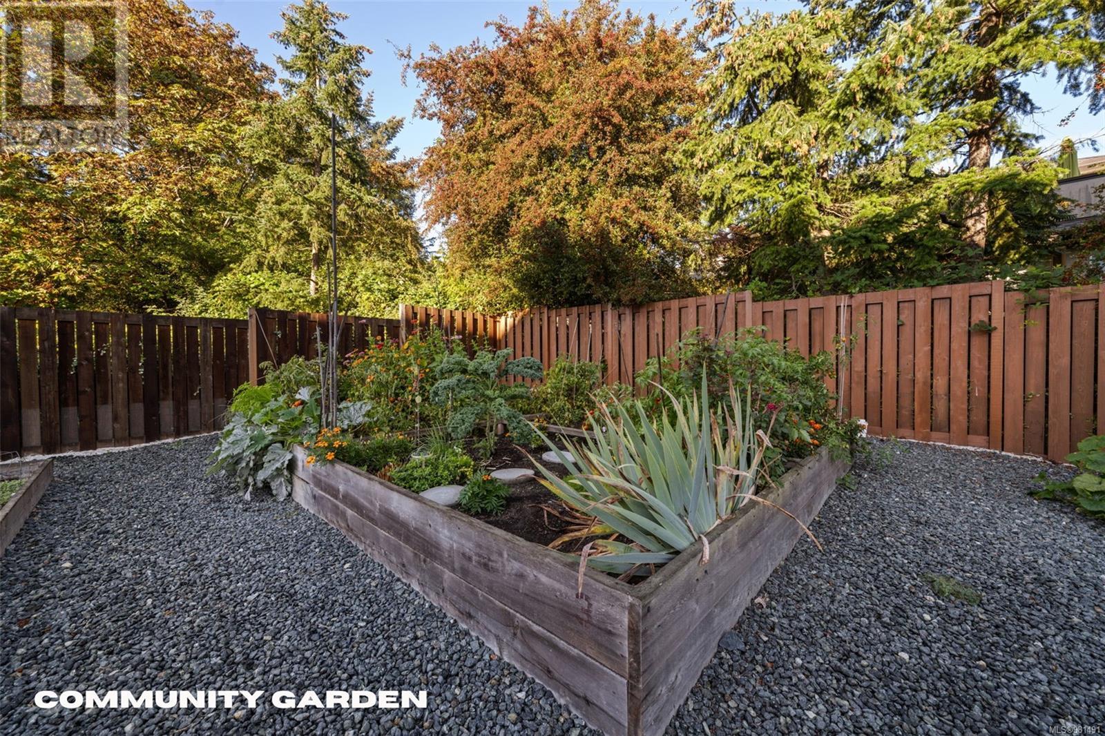 Single Family House for Sale in   Travino Lane Travino Gardens Saanich 