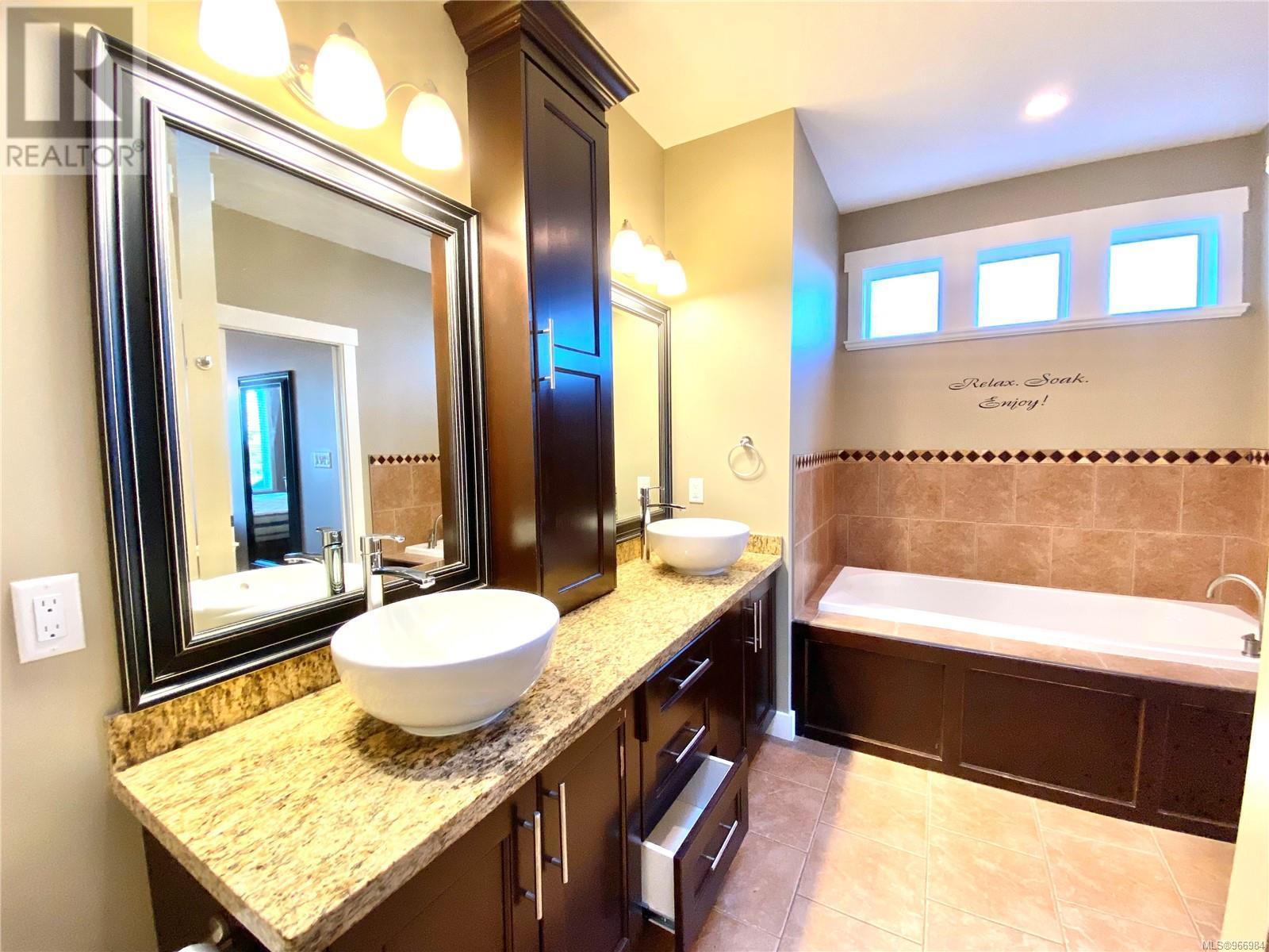 3702 Glen Oaks Dr, Nanaimo real estate listing 966984