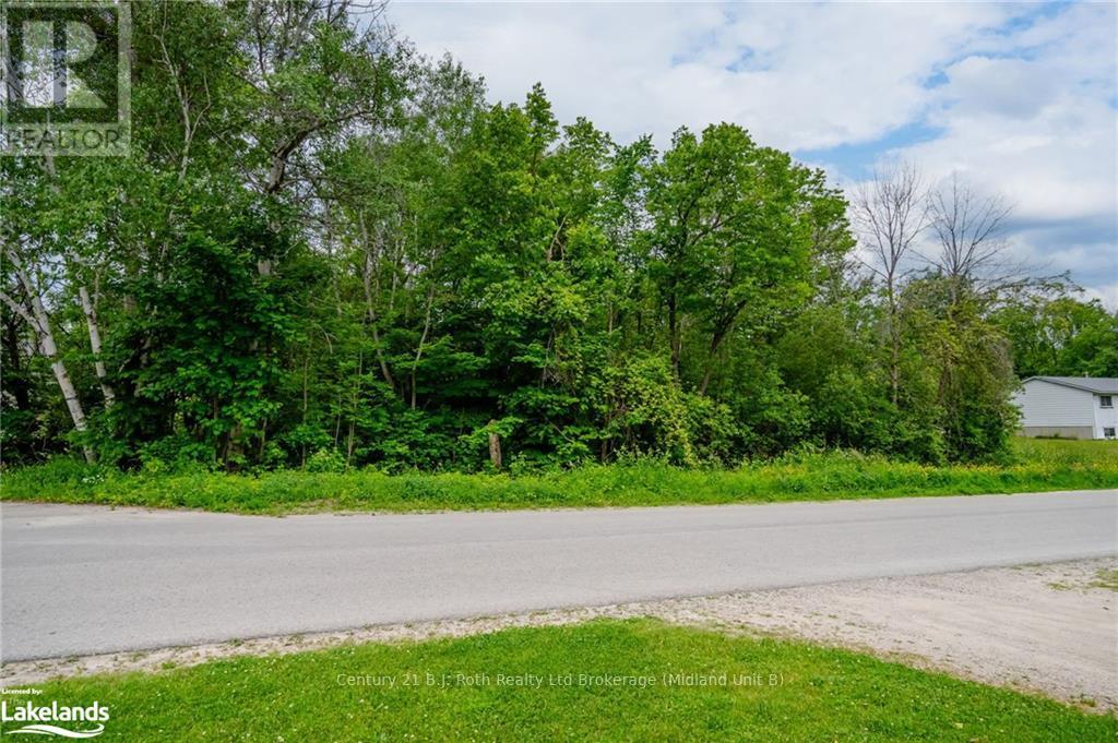 Photo 4 of 401 Mcnicoll Street, Tay ON
