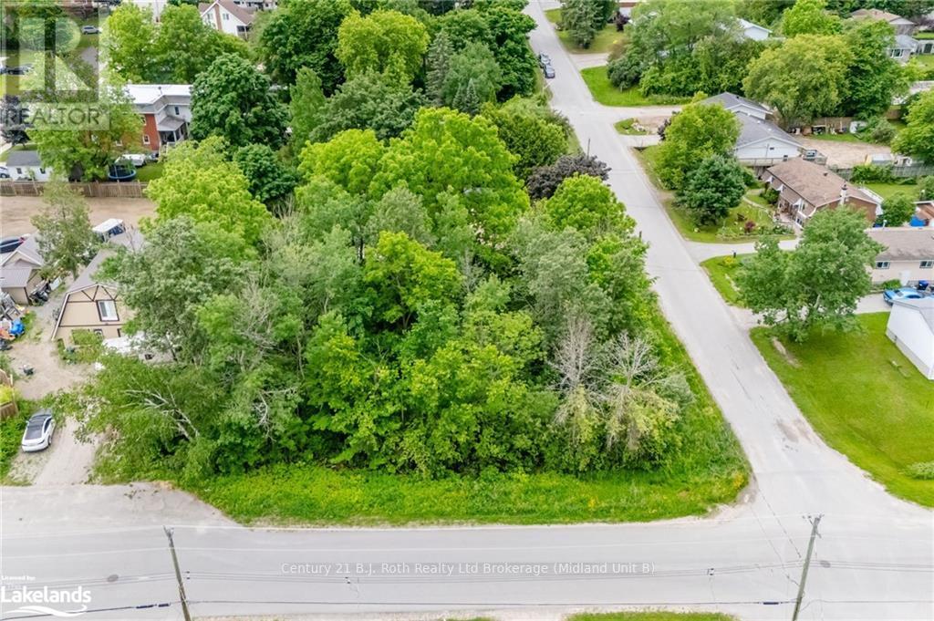 Photo 7 of 401 Mcnicoll Street, Tay ON