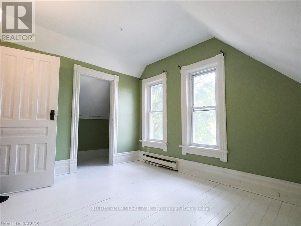 8 ELIZABETH DRIVE - 16