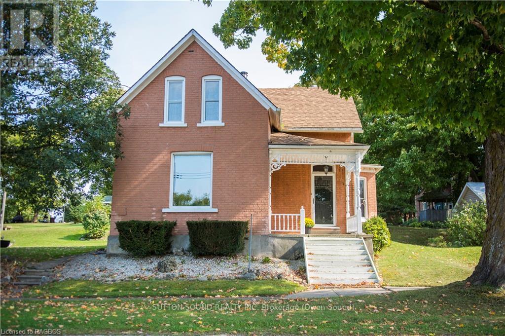 8 ELIZABETH DRIVE - 2