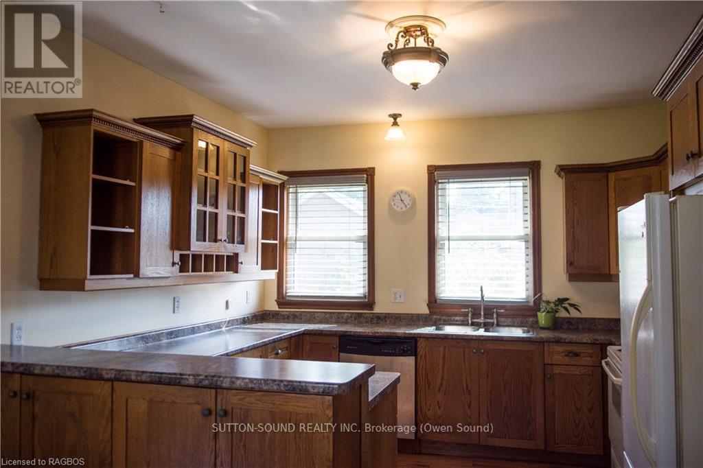 8 ELIZABETH DRIVE - 4