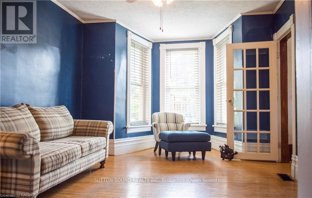 8 ELIZABETH DRIVE - 8