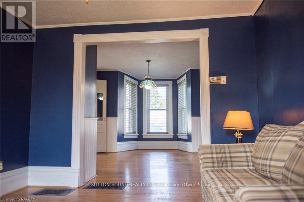 8 ELIZABETH DRIVE - 9