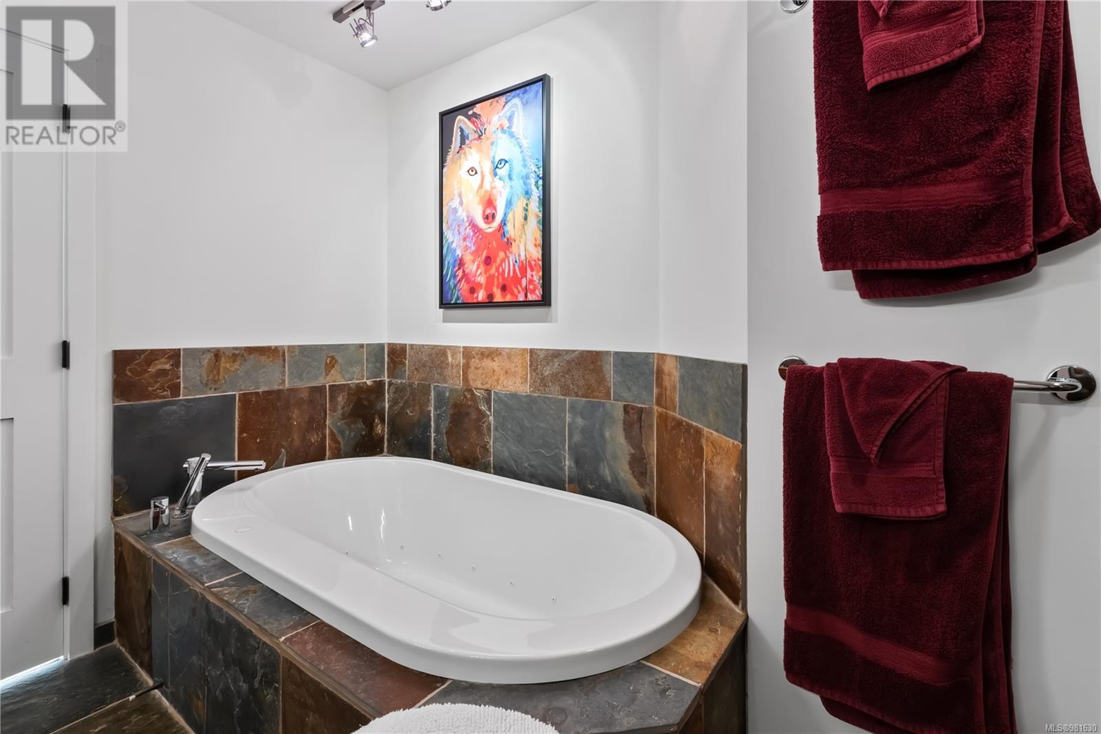 212 515 Marine Dr, Ucluelet