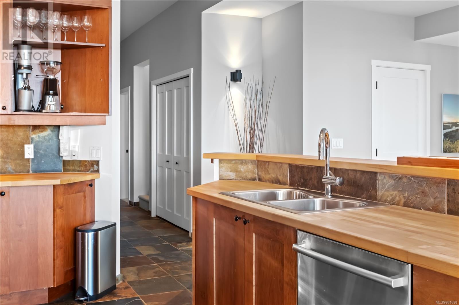 212 515 Marine Dr, Ucluelet