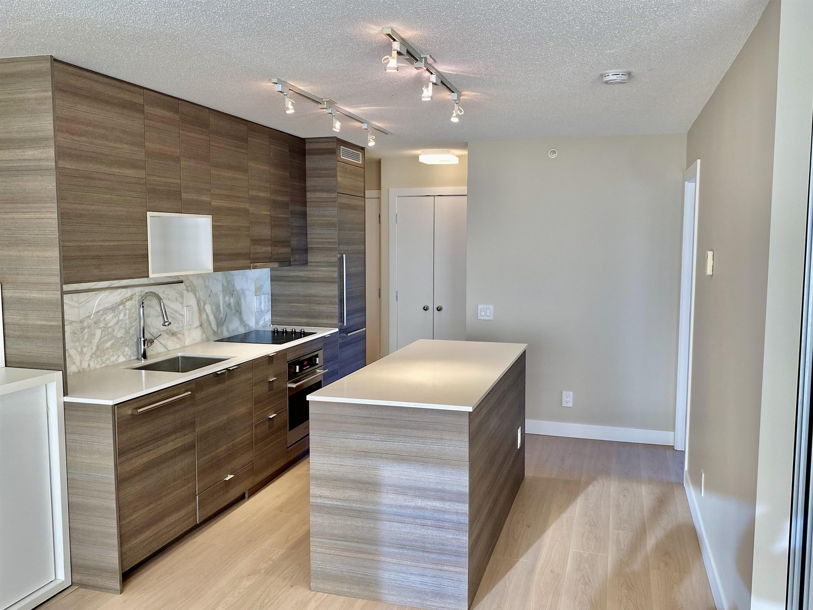 2210 13398 104 AVENUE, Surrey