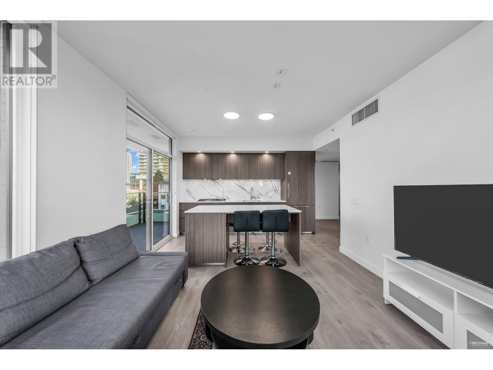 307 6463 SILVER AVENUE, Burnaby