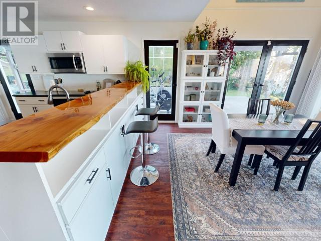 8317 HIGHWAY 101, Powell River