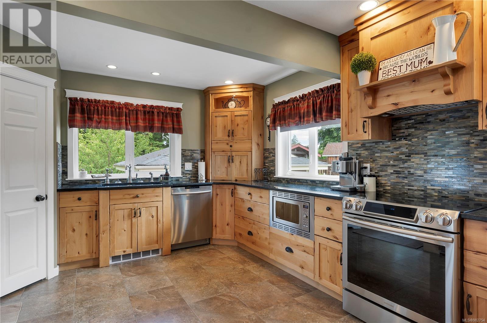 740 Nicholls Rd, Campbell River real estate listing 982754