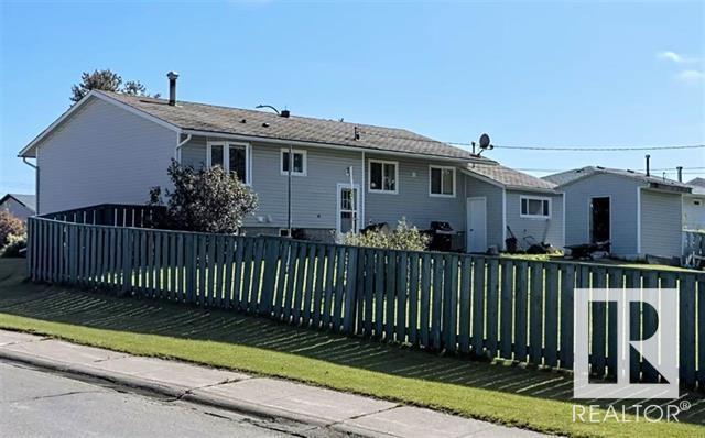 Photo 3 of 715 3 Av, Fox Creek AB