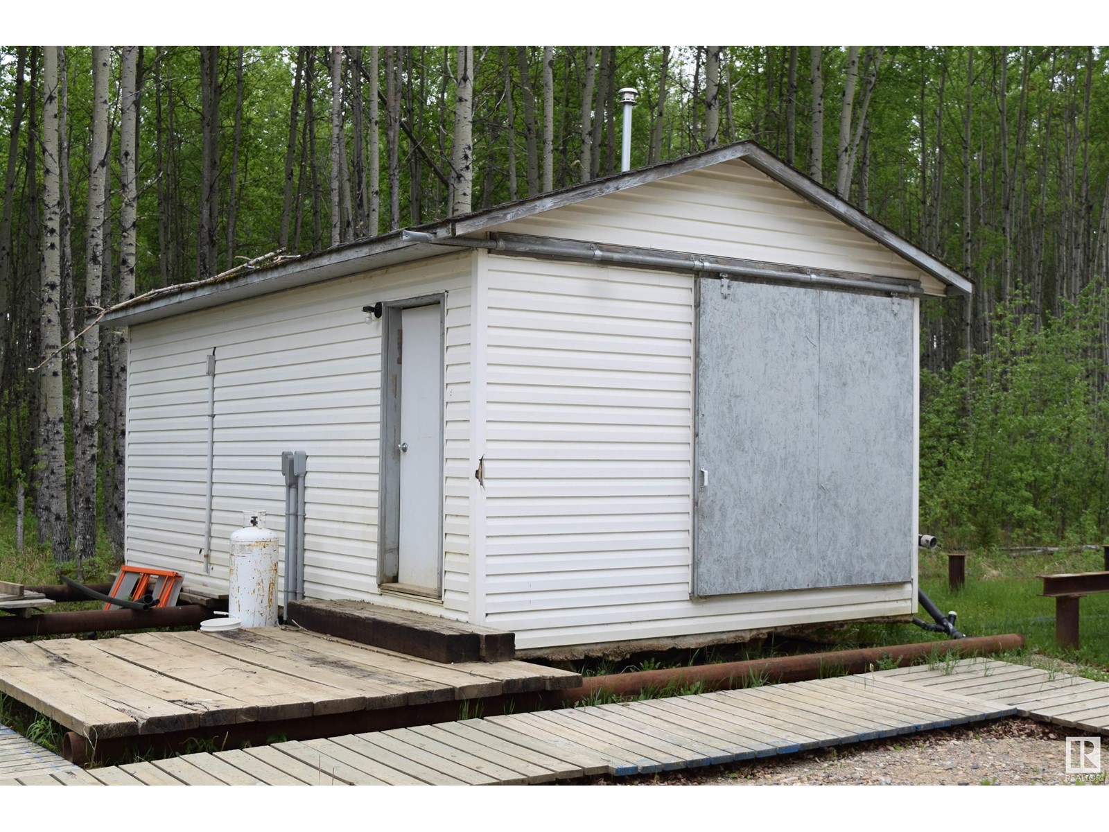 455 INDUSTRIAL DR N - 17