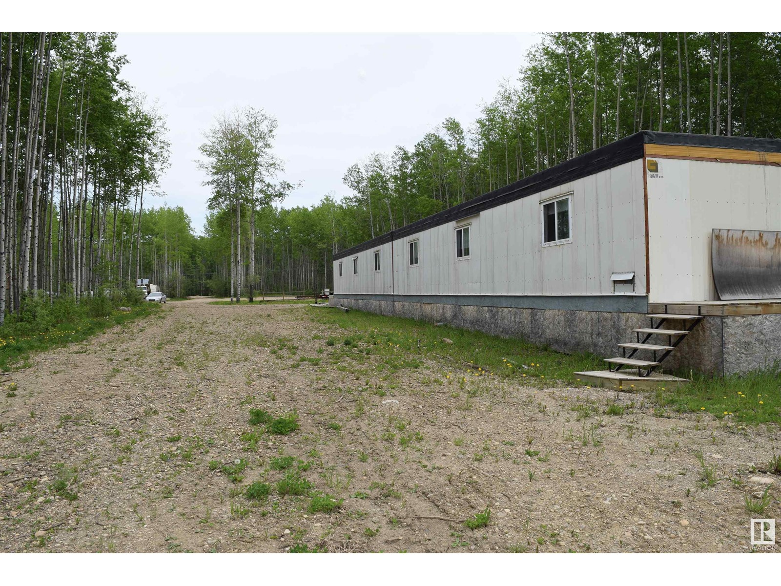 455 INDUSTRIAL DR N - 20