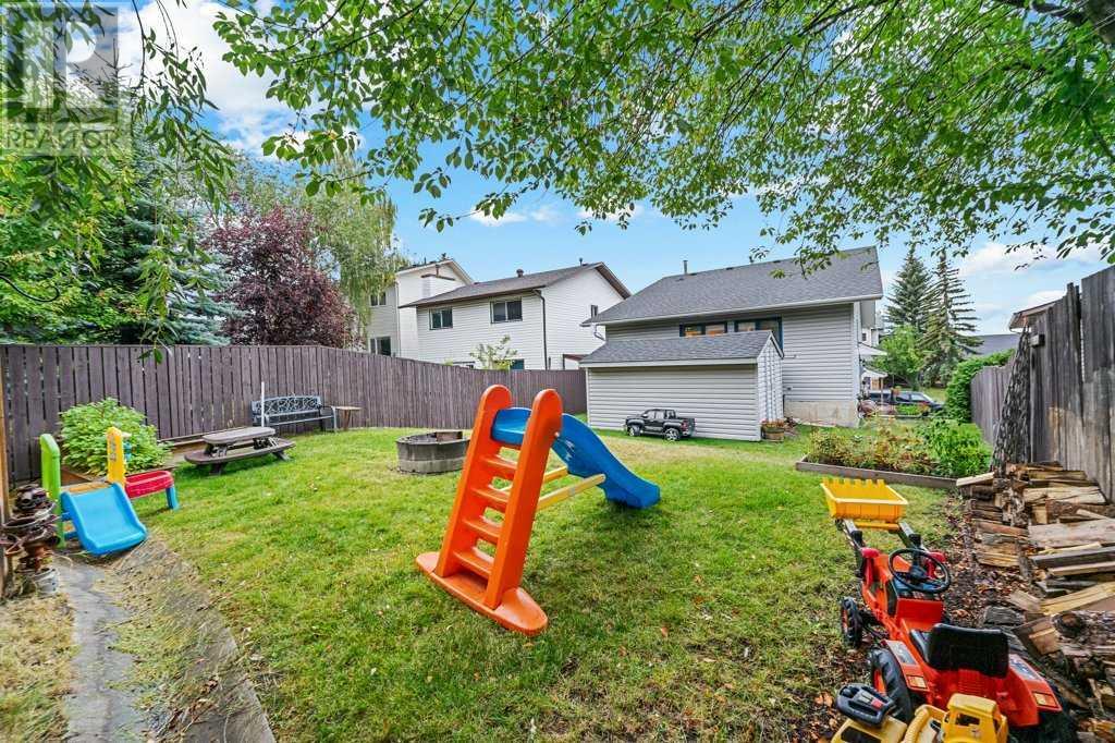 Single Family House Bi-level for Sale in  Hawkcliff Way NW Hawkwood Calgary 