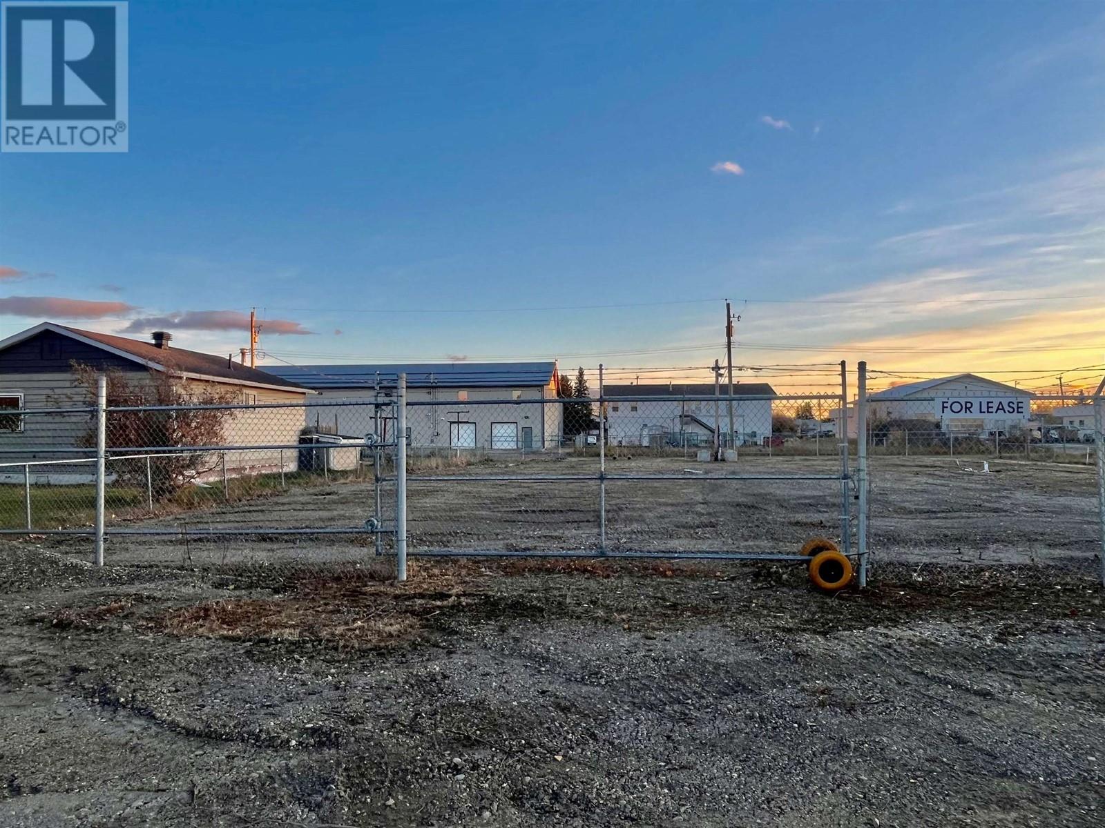 Photo 3 of 8127 8131 101 Avenue, Fort St John BC
