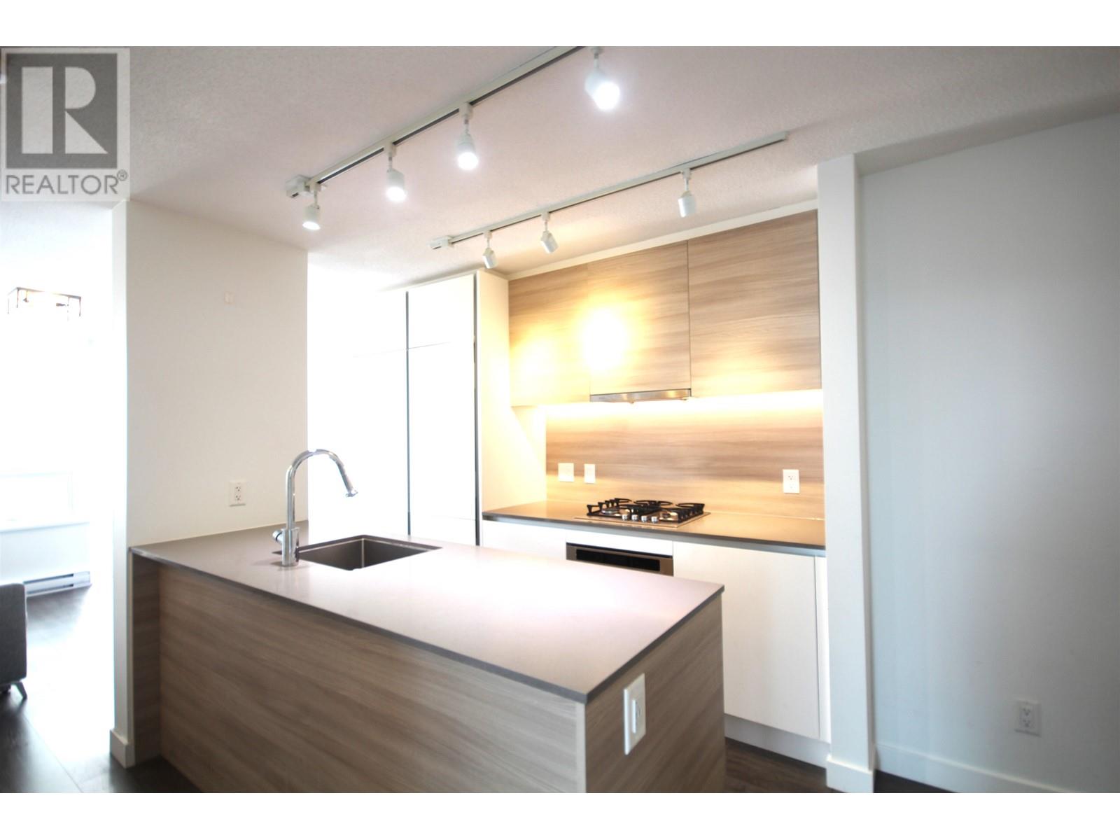 Photo 8 of 2305 988 Quayside Drive, New Westminster BC