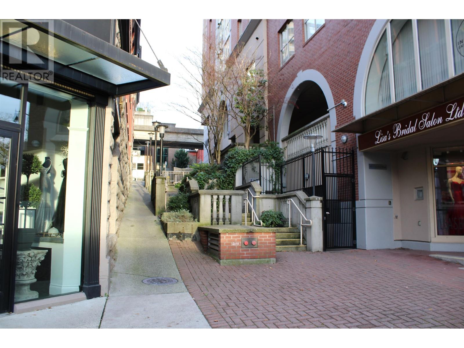 905 680 CLARKSON STREET, New Westminster