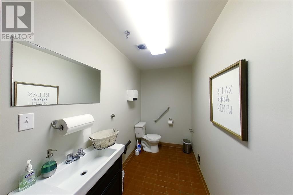 Photo 11 of 4926 1 Avenue, Edson AB