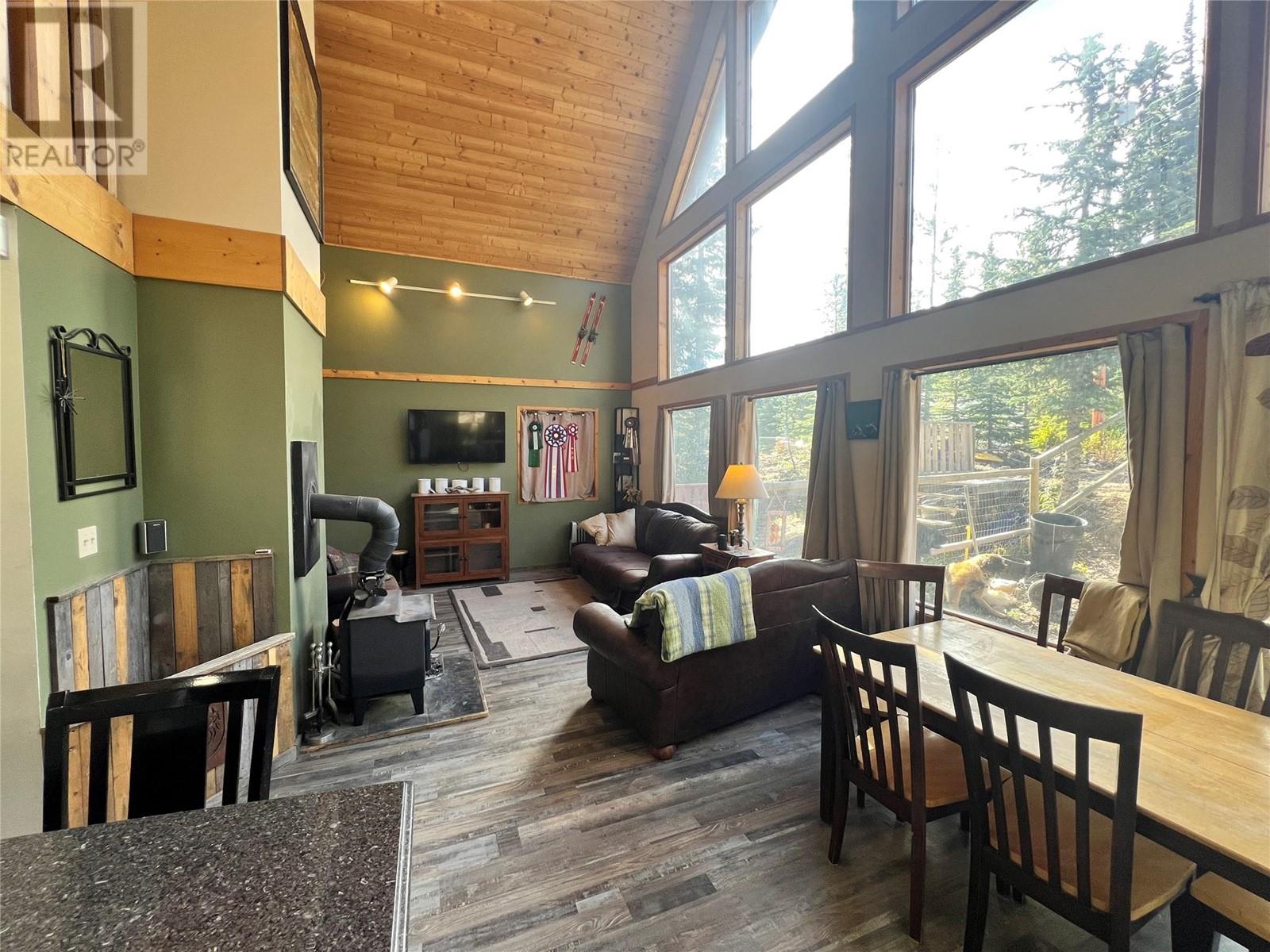 145 WHITETAIL Road, Penticton