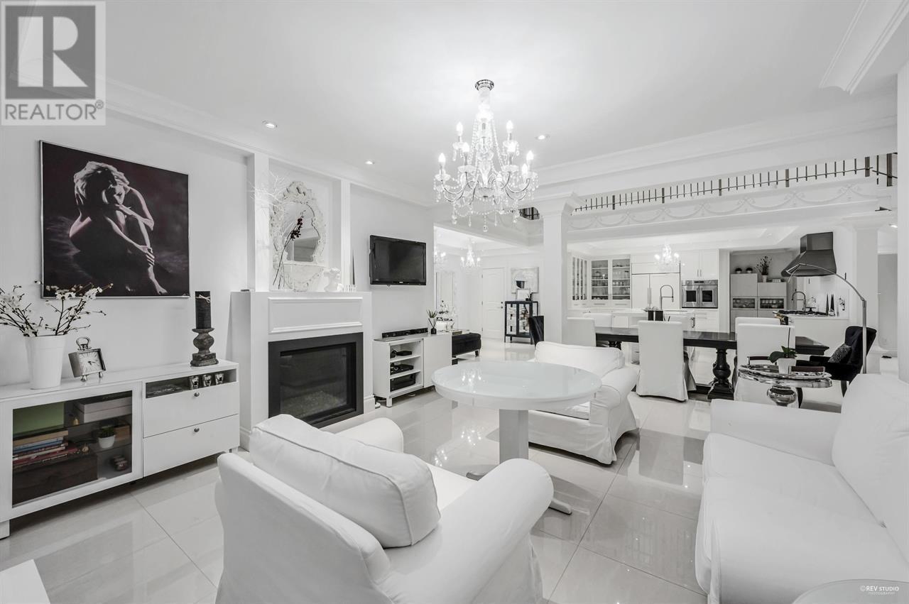 4511 CAPILANO ROAD, North Vancouver