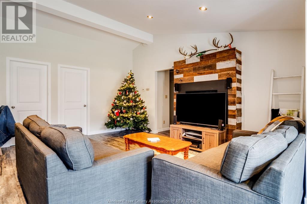 Photo 11 of 713 Mersea Rd 4, Leamington ON