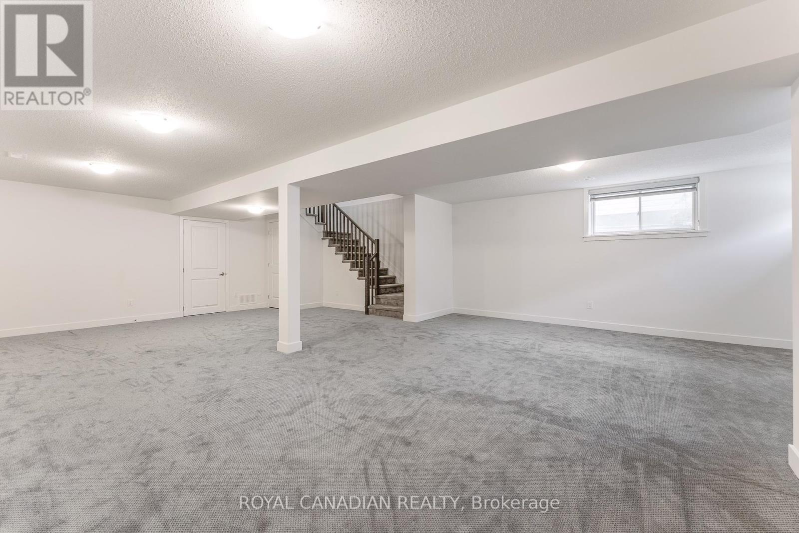 Photo 12 of 92 Big Dipper Street, Ottawa ON