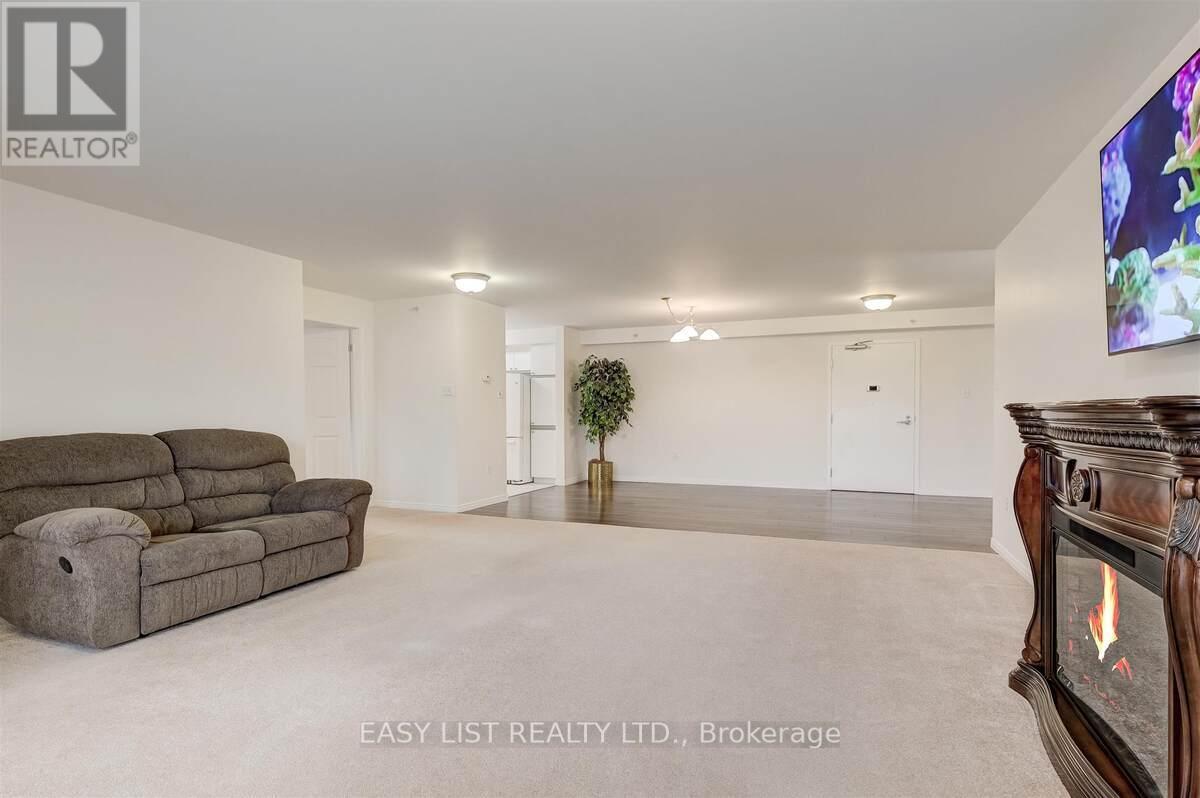 #311 8 HURON STREET - 12