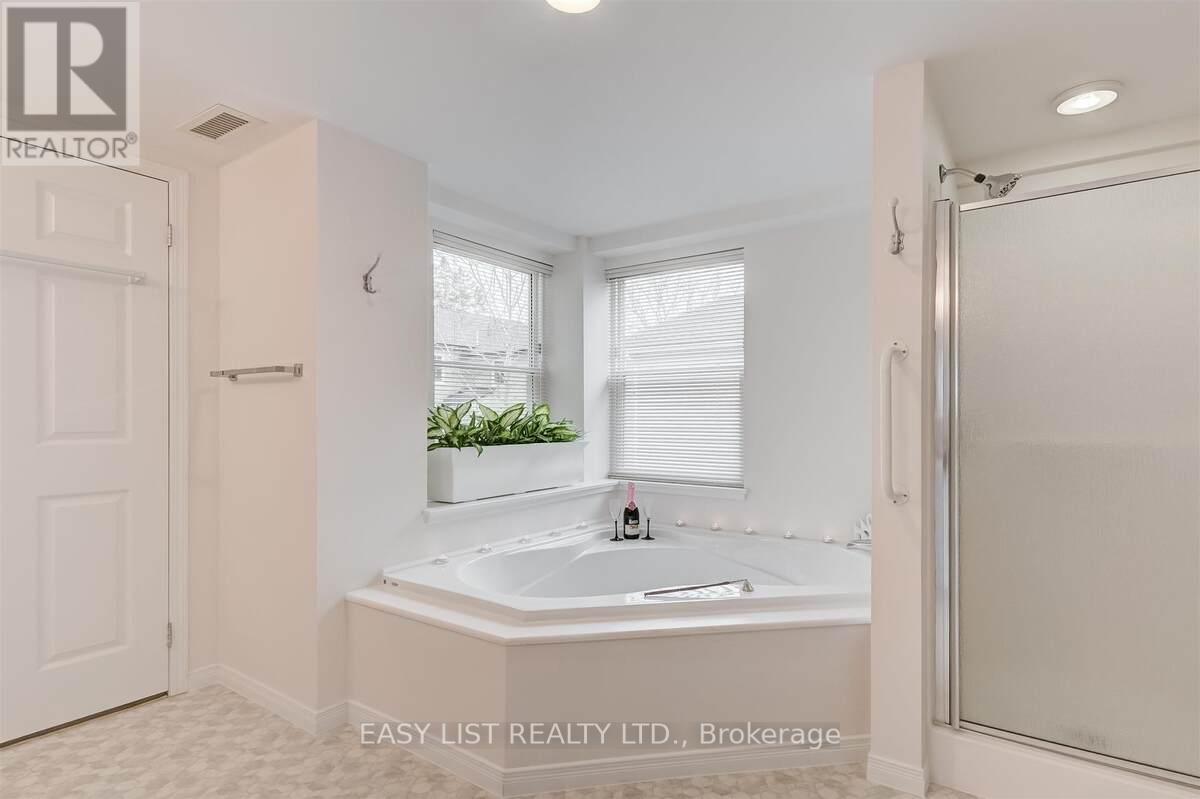 #311 8 HURON STREET - 26